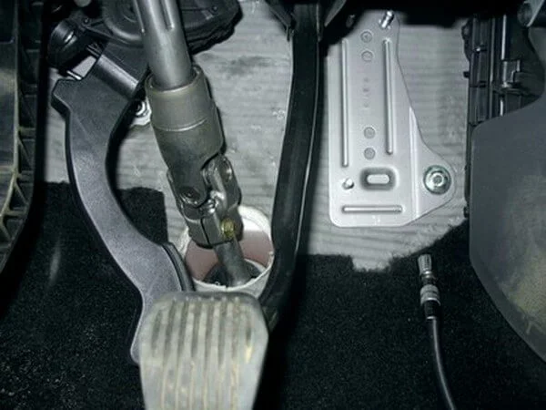 демонтаж педали акселератора FF2